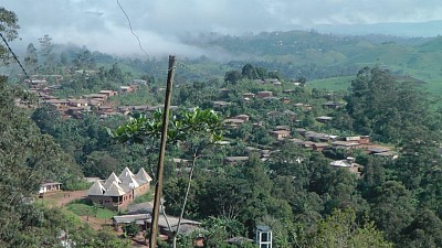 Vue d'ensemble du village Fotsem Lessing par 𝑫𝒓 𝑫𝑨𝑹𝑰𝑪𝑬 𝑴𝒂𝒍𝒂𝒃𝒐𝒏𝒈